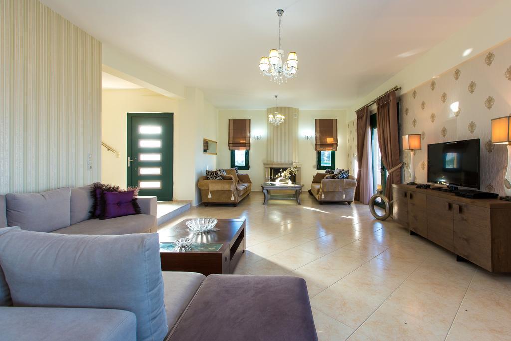 Diamantis Villa, Serene Oasis With Seaviews, By Thinkvilla 別墅
